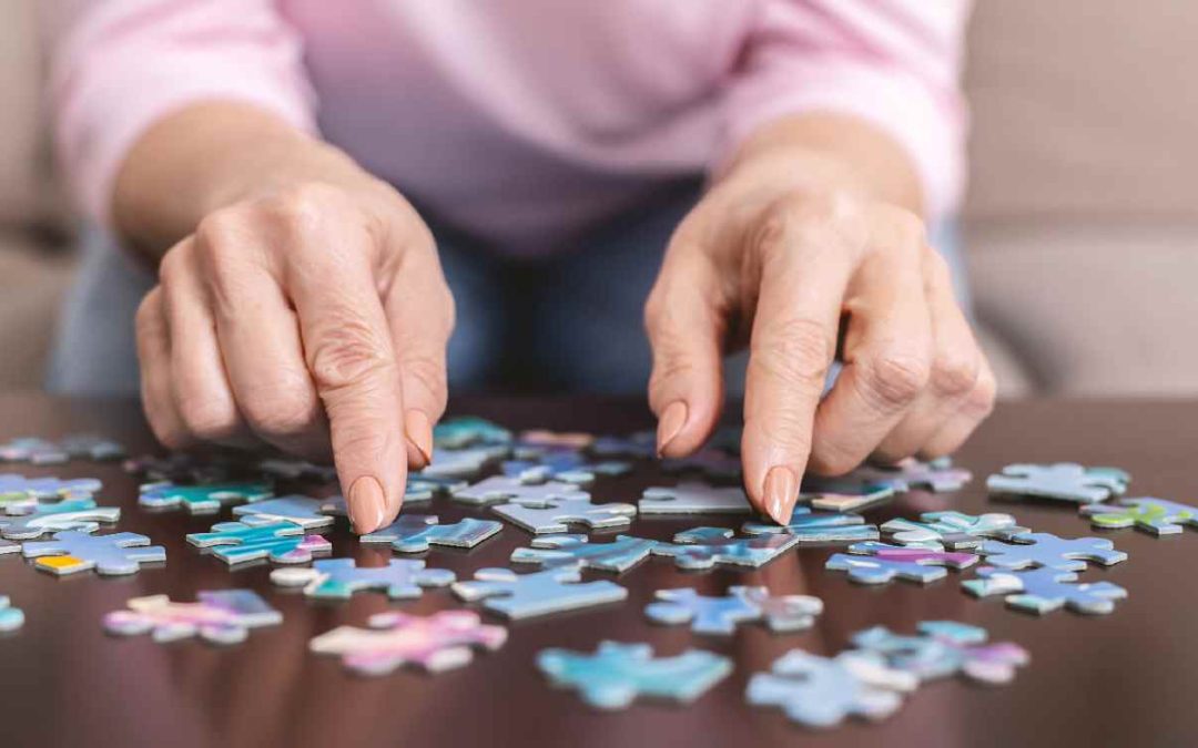 El papel de los puzles y enigmas en el desarrollo de habilidades cognitivas en personas mayores